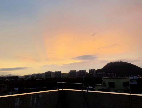 献给正在努力奋斗的人简短一句话